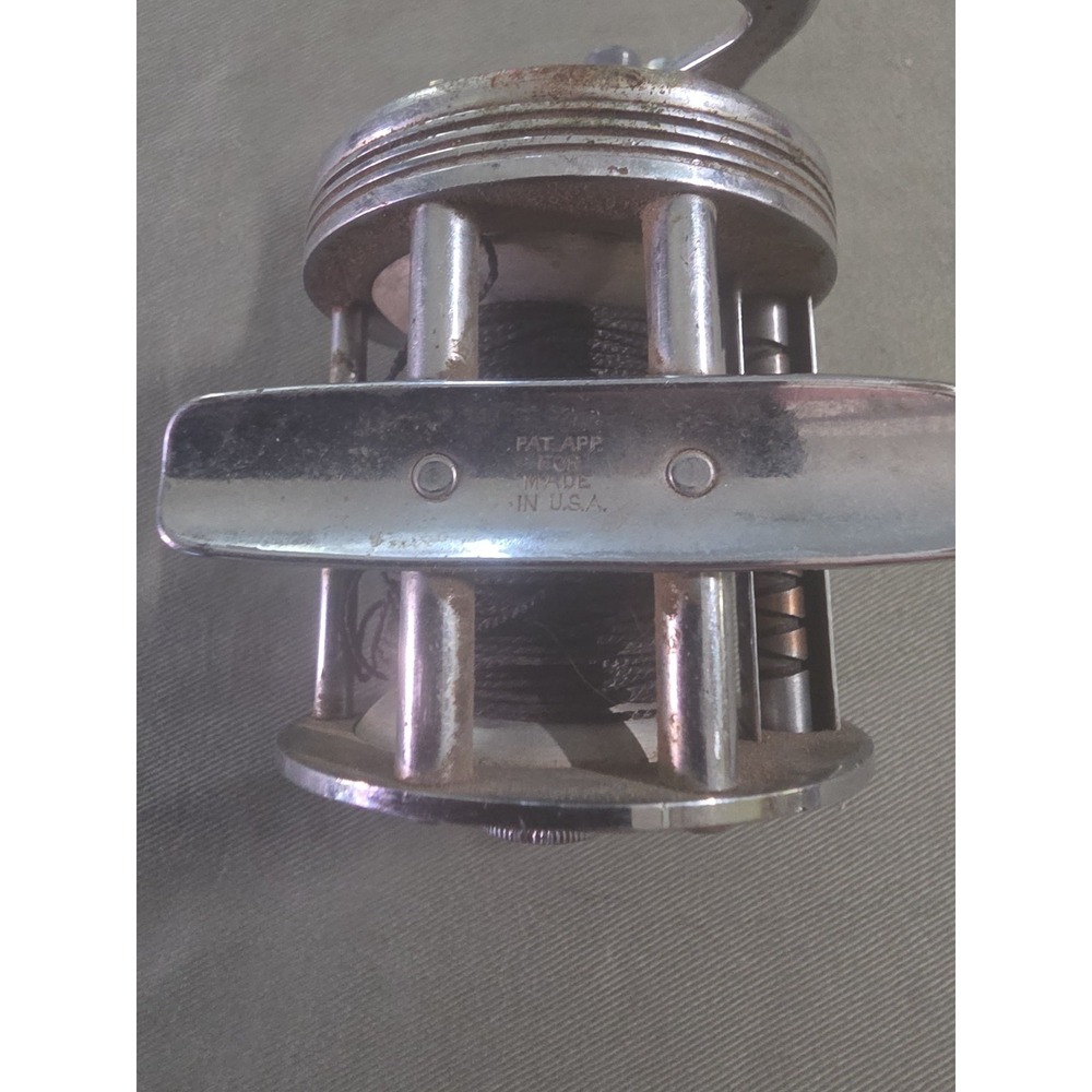 FISHING REEL Game Getter Model No. V-7325 Vintage Bait Casting Caster